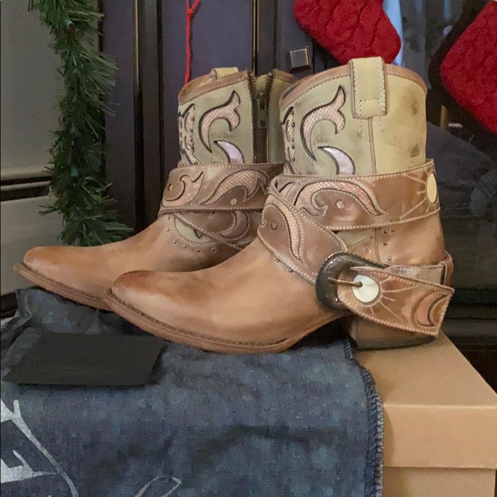 Freebies by Steven Tash booties